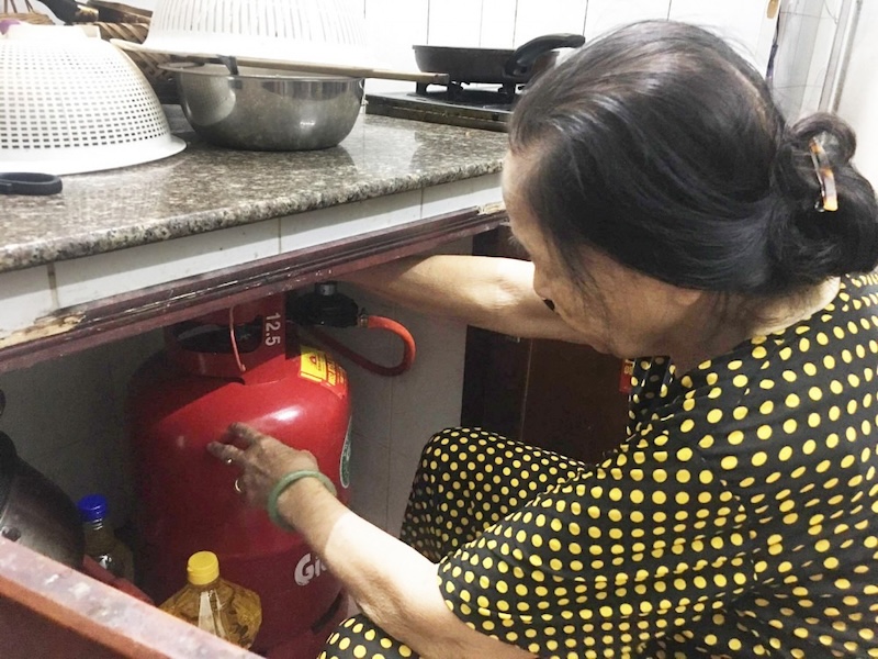 Đổi và thay bình gas